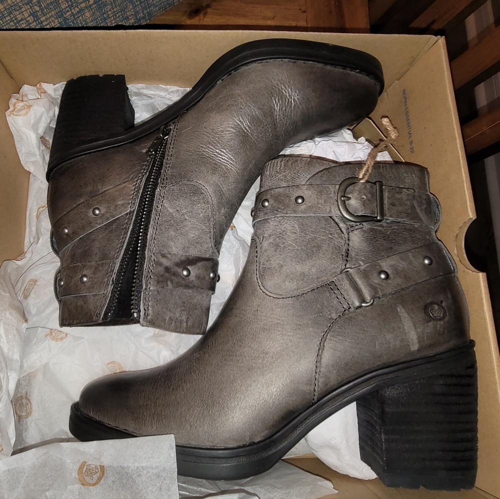 NIB Born Derica Gray Distressed Leather Studded Boots size 8